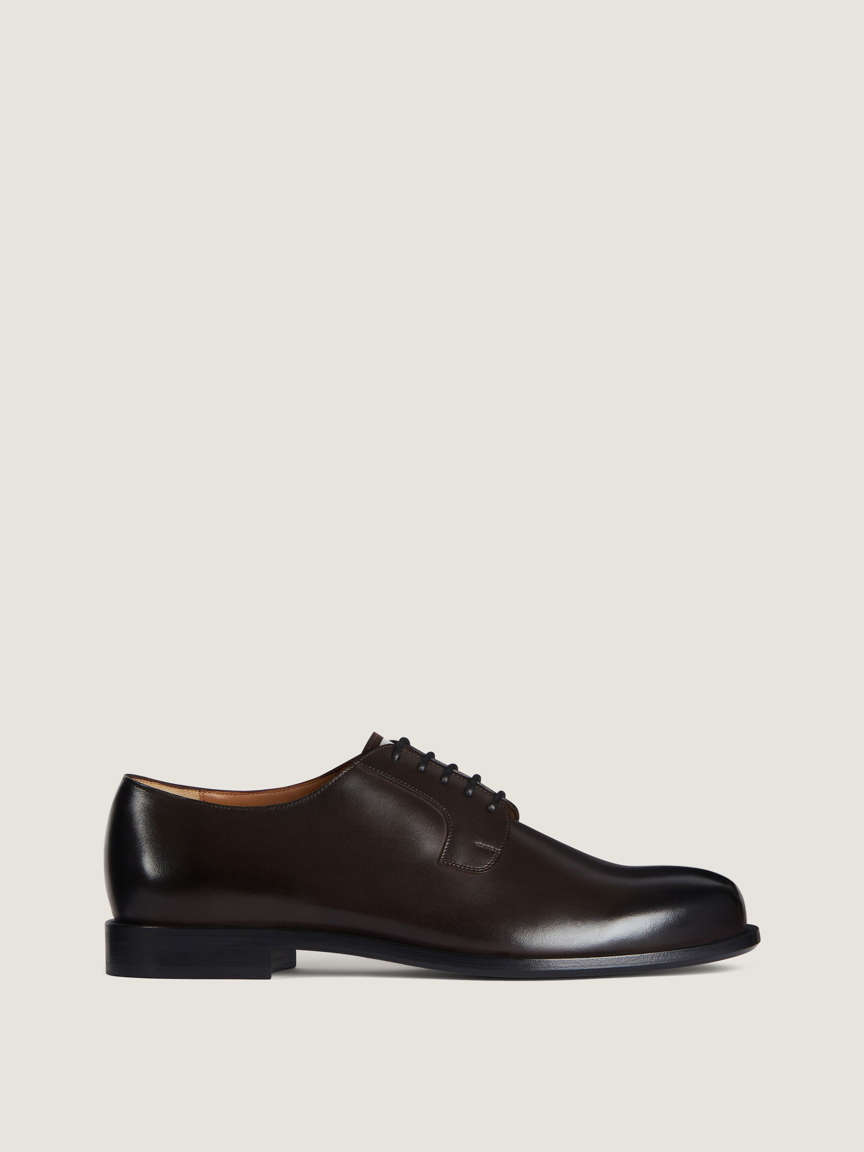Label derbies in leather